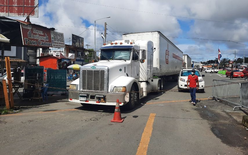 Cierre en Paso Canoas genera pérdidas económicas