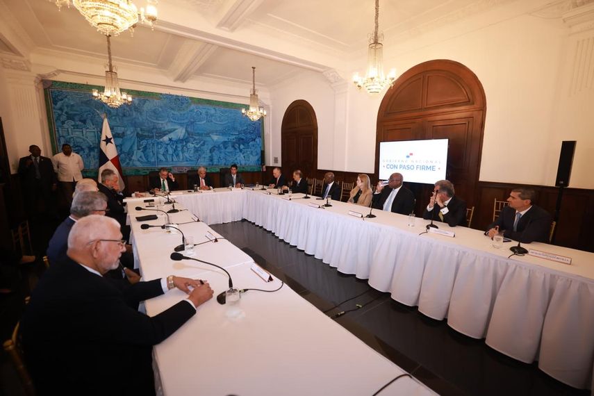 El presidente de Panamá, José Raúl Mulino, dijo este miércoles que "presentará debidamente" en 2025 a la población "el tema" de crear un nuevo embalse de agua, conocido como Río Indio. El presidente de Panamá, José Raúl Mulino, dijo este miércoles que "presentará debidamente" en 2025 a la población "el tema" de crear un nuevo embalse de agua, conocido como Río Indio.