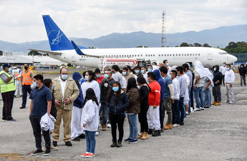 Estados Unidos dará $1,000 extra a indocumentados que acepten autodeportarse Estados Unidos dará $1,000 extra a indocumentados que acepten autodeportarse