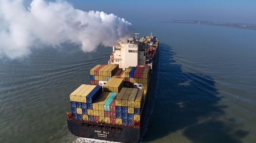 La Autoridad Marítima de Panamá (AMP) emitió el Aviso de Marina Mercante MMN-05/2026, mediante el cual establece una serie de medidas preventivas dirigidas a los buques que enarbolan bandera panameña y que operan o transitan en zonas cercanas a Irán, Israel, el Golfo Pérsico, el Golfo de Omán y el Estrecho de Ormuz. La Autoridad Marítima de Panamá (AMP) emitió el Aviso de Marina Mercante MMN-05/2026, mediante el cual establece una serie de medidas preventivas dirigidas a los buques que enarbolan bandera panameña y que operan o transitan en zonas cercanas a Irán, Israel, el Golfo Pérsico, el Golfo de Omán y el Estrecho de Ormuz.