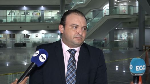 El diputado Carlos Saldaña fue expulsado de Vamos por no seguir la línea de los independientes.