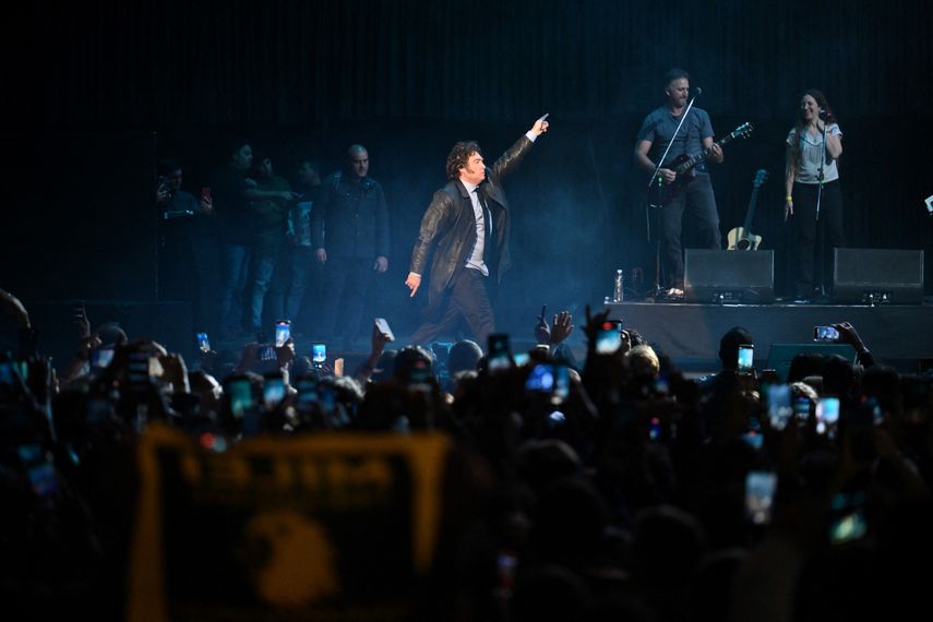 Pdte. de Argentina, Javier Milei cantó durante la presentación de su libro