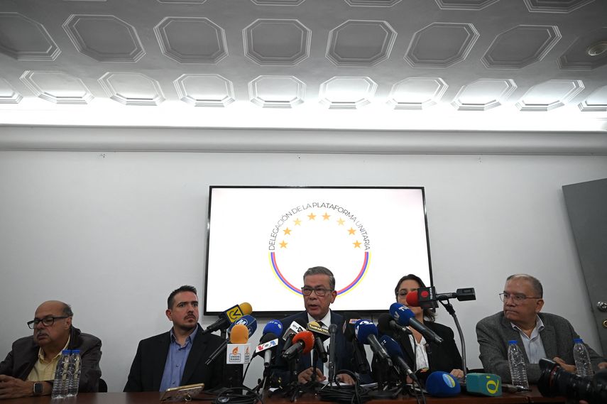 Chavismo descarta negociar con la oposición fuera de Venezuela