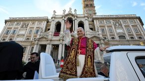 El papa toma posesión de su cátedra de obispo de Roma en la basílica de San Juan de Letrán