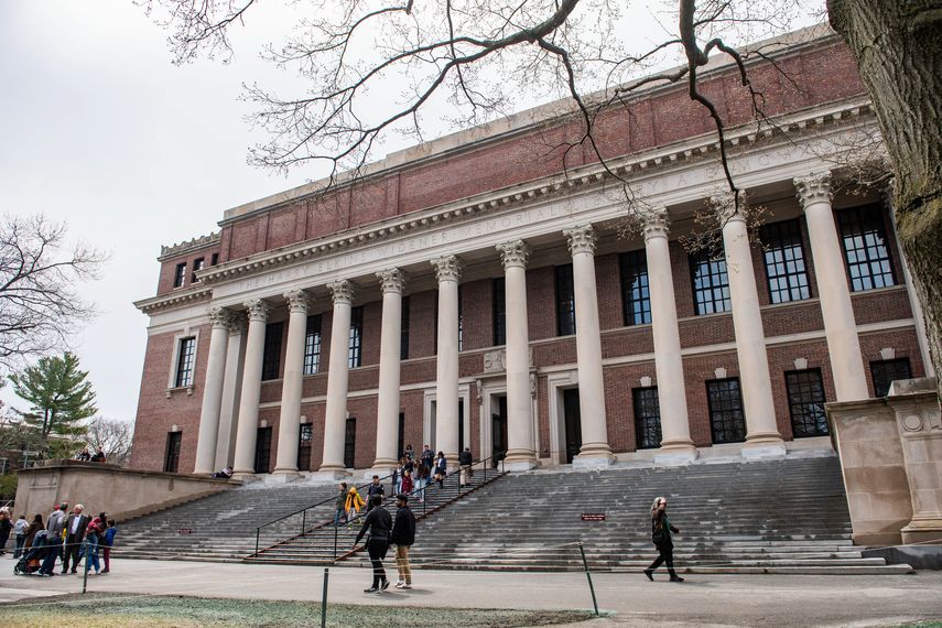 Gobierno de Trump prohíbe a Harvard matricular a estudiantes extranjeros Gobierno de Trump prohíbe a Harvard matricular a estudiantes extranjeros