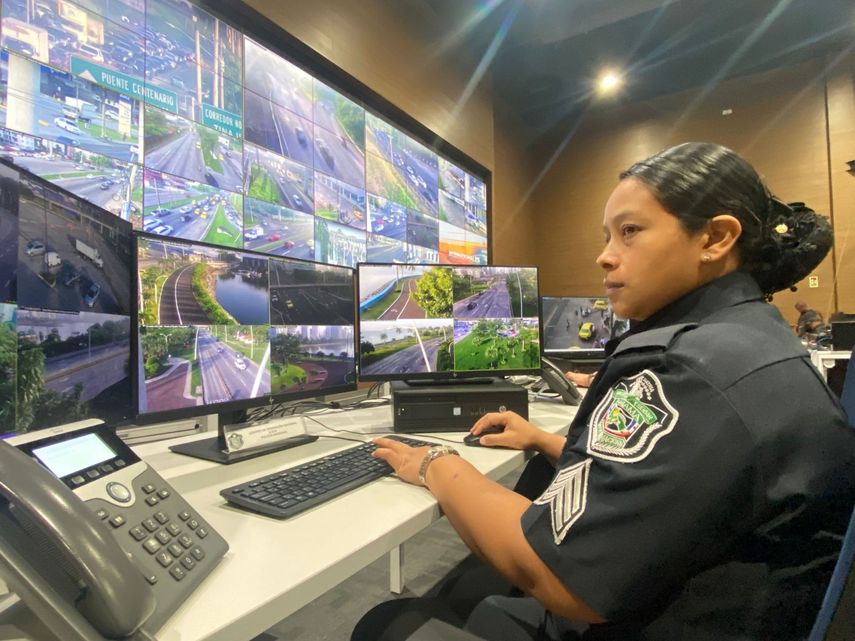 Policía recupera 300 carros con el reconocimiento de placas