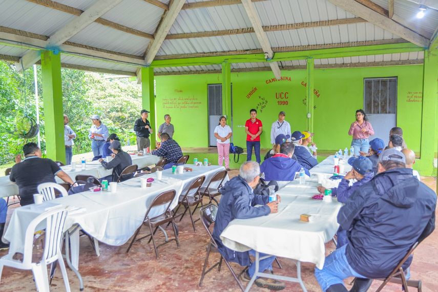 Canal de Panamá y el MIDA realizan gira de campo por la cuenca canalera