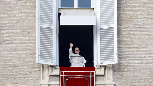 El papa León XIV ha animado este domingo a rezar por la paz en el mundo y ha advertido que el futuro no depende de las estrategias de potencias económicas y mundiales, sino del respeto entre los pueblos. El papa León XIV ha animado este domingo a rezar por la paz en el mundo y ha advertido que el futuro no depende de las estrategias de potencias económicas y mundiales, sino del respeto entre los pueblos.