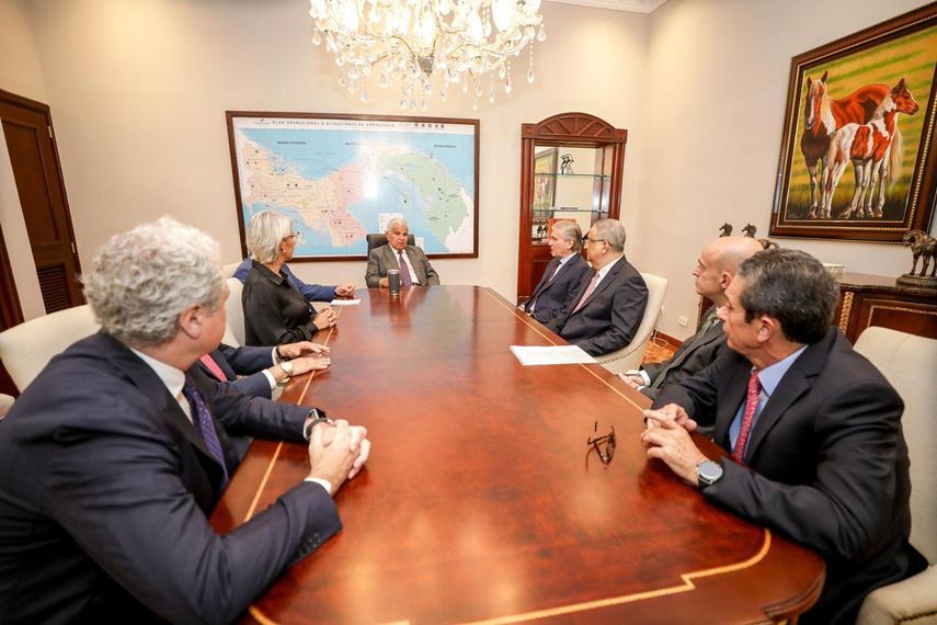 Mulino exige mejoras en servicio a presidente de Naturgy, tras quejas de usuarios