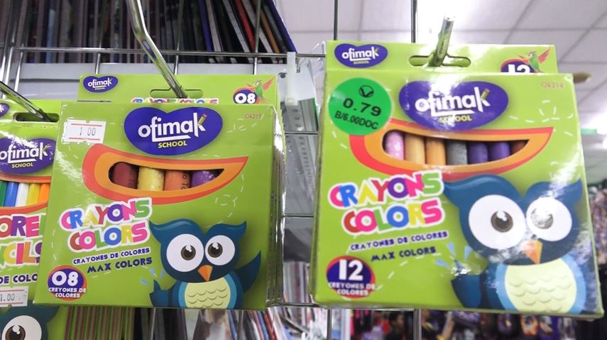 Padres realizan últimas compras para el inicio de clases 2026.