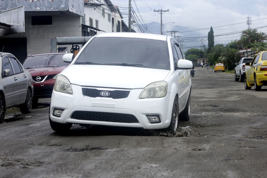 Asamblea propone indemnizar a los afectados por los huecos y baches en las calles
