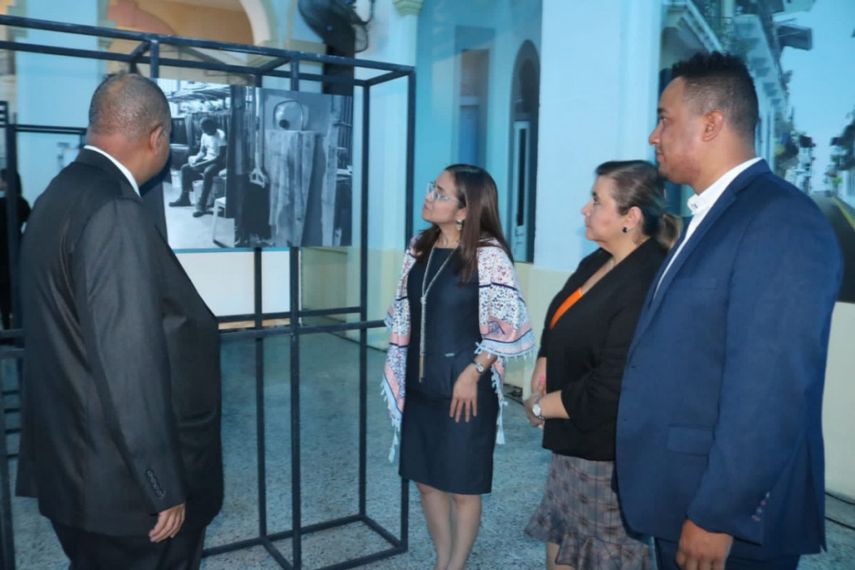 Grey Díaz muestra historias de los privados de libertad desde las cárceles panameñas.