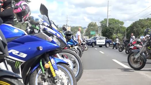 Ayer domingo, motociclistas cerraron por más de 15 minutos el puente sobre el río Risacua en David, como medida de presión para llamar la atención de las autoridades.