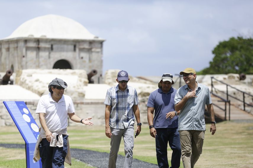 El presidente panameño, José Raúl Mulino, firmó este viernes una ley que oficialmente declara como patrimonio cultural de Panamá la Ruta Colonial Transístmica, un paso considerado "importante" hacia su reconocimiento como Patrimonio Mundial. El presidente panameño, José Raúl Mulino, firmó este viernes una ley que oficialmente declara como patrimonio cultural de Panamá la Ruta Colonial Transístmica, un paso considerado "importante" hacia su reconocimiento como Patrimonio Mundial. 