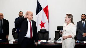 Crispiano Adames fue juramentado como presidente de la Comisión de Salud.