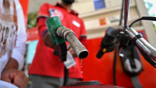 Los precios del petróleo volvieron a subir el martes hasta recuperar sus niveles anteriores al alto el fuego entre Estados Unidos e Irán, ya que la crisis en Oriente Medio no muestra ningún signo de desbloqueo, en particular en lo que respecta al estrecho de Ormuz. Los precios del petróleo volvieron a subir el martes hasta recuperar sus niveles anteriores al alto el fuego entre Estados Unidos e Irán, ya que la crisis en Oriente Medio no muestra ningún signo de desbloqueo, en particular en lo que respecta al estrecho de Ormuz.