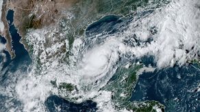 El huracán Milton alcanza categoría 4 y se fortalece en el Golfo de México