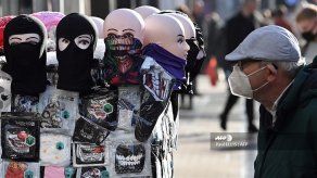 Reino Unido restringe vuelos desde Sudáfrica a causa de nueva mutación del coronavirus