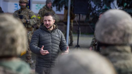 Zelenski afirma que Ucrania necesita más tiempo para una contraofensiva