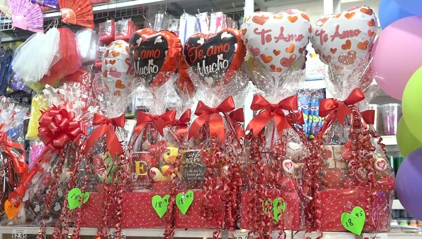 Comercios reactivan su economía en ventas de San Valentín