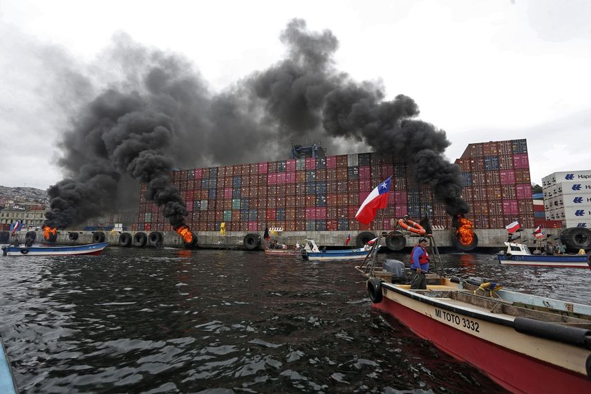 Chile presa de turbulencias sociales a un mes de elecciones