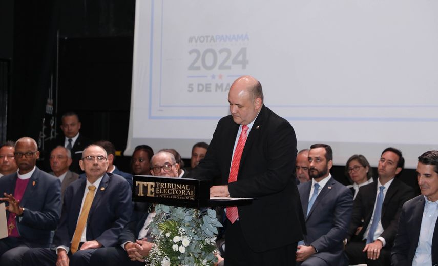 Autoridades del Tribunal Electoral (TE), representantes de los partidos políticos, candidatos presidenciales de la República, medios de comunicación social, gremios periodísticos y otros actores de la sociedad civil organizada suscribieron el Pacto Ético Electoral. Autoridades del Tribunal Electoral (TE), representantes de los partidos políticos, candidatos presidenciales de la República, medios de comunicación social, gremios periodísticos y otros actores de la sociedad civil organizada suscribieron el Pacto Ético Electoral.