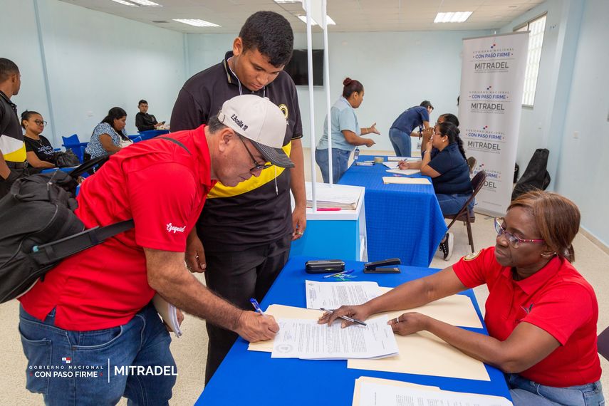 El Ministerio de Trabajo y Desarrollo Laboral (Mitradel) sigue promoviendo oportunidades para que estudiantes de todo el país obtengan su primera experiencia laboral. El Ministerio de Trabajo y Desarrollo Laboral (Mitradel) sigue promoviendo oportunidades para que estudiantes de todo el país obtengan su primera experiencia laboral.