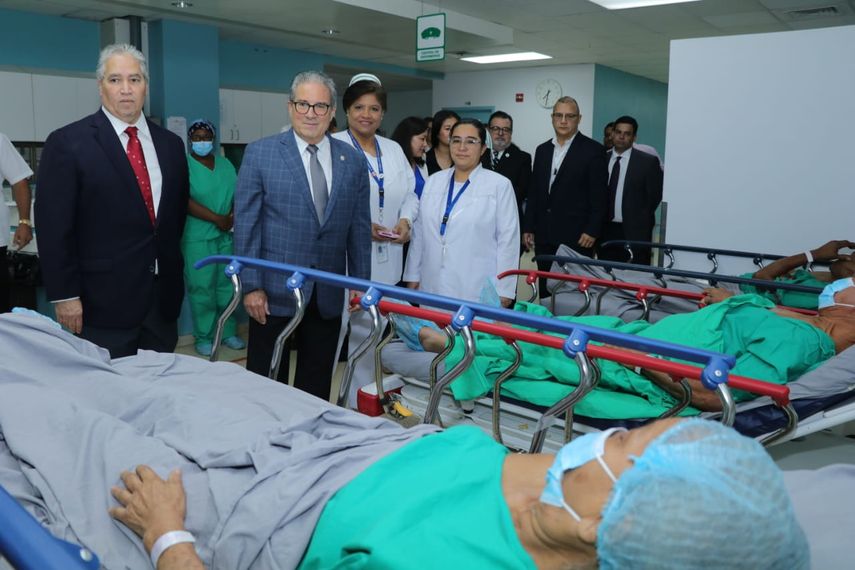 Minsa realiza jornada de cirugías de cataratas en el Hospital Santo Tomás