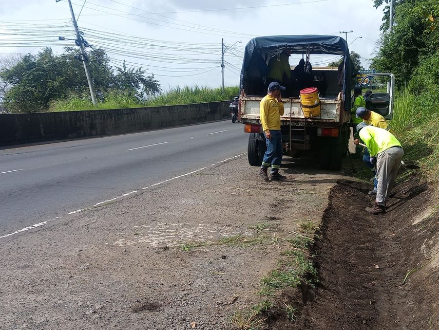 MOP realiza mantenimiento en varios puntos de Panamá Oeste