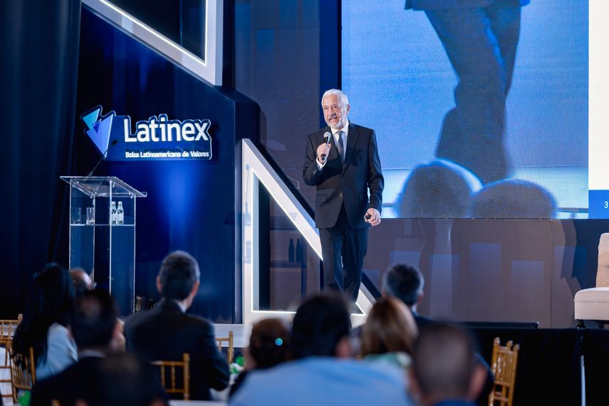 Presentan estrategias del Canal de Panamá en Foro Internacional de Inversionistas
