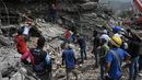 Cansancio, tristeza, rabia... una mezcla de sentimientos se respira en medio de una escena apocalíptica de edificios colapsados tras los terremotos que sacudió a Venezuela. Un mes más tarde muchos siguen luchando por recuperar a sus muertos entre un amasijo impenetrable de escombros.
