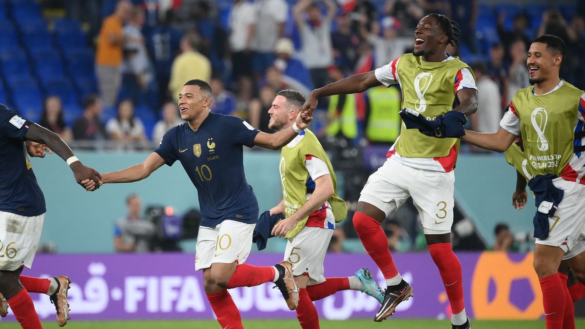 Francia avanza a los octavos de final tras derrotar a Dinamarca con goles de Mbappé
