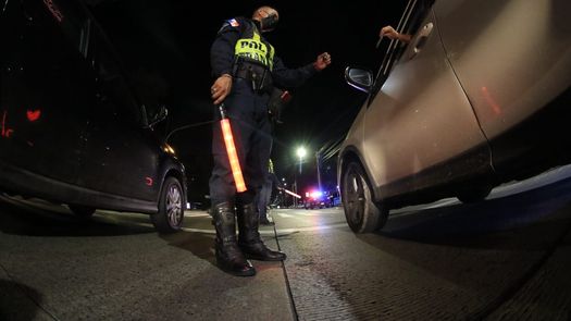 Infectólogo sugiere al gobierno eliminar restricciones tras superar ola ómicron