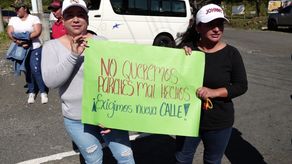 Los residentes con pancartas en mano, cerraron el tramo de la vía que viene desde Bajo Boquete hacia Dolega para llamar la atención de las autoridades.