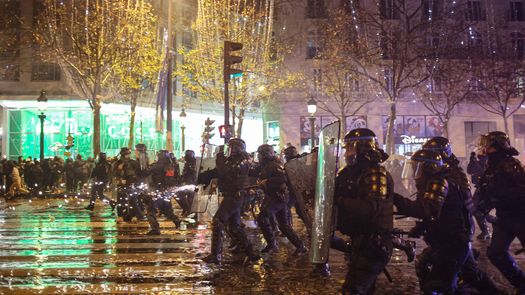 Francia activa fuerzas de seguridad para frenar violencia