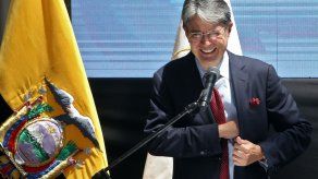 Lasso asume la presidencia para sellar giro de Ecuador a la derecha