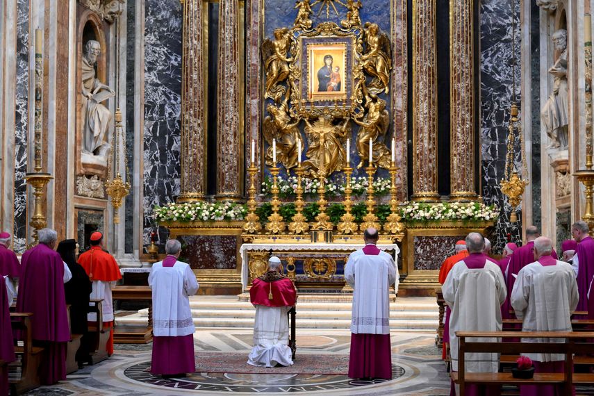 El papa León XIV en la basílica de San Juan de Letrán. AFP El papa León XIV en la basílica de San Juan de Letrán. AFP