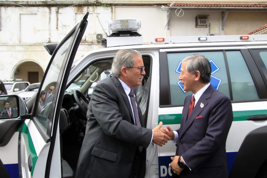 Minsa recibe donación de 14 vehículos de comando médico por parte de Japón
