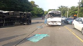 La mañana de este martes, se registró un accidente de tránsito cerca del Puente de Las Américas, entre dos buses tipo coaster. Entre los heridos se contabilizan 26 lesionados leves y 3 de consideración, informó la Policía Nacional.