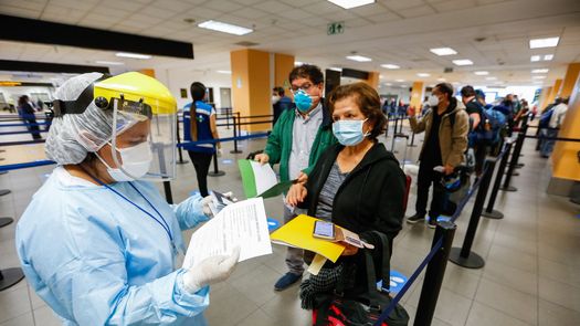 Perú extiende suspensión de vuelos con Sudáfrica por pandemia