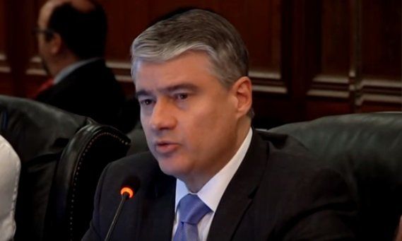 El Gobierno dice que ayudó a salvar de las sanciones a la empresa de los Waked