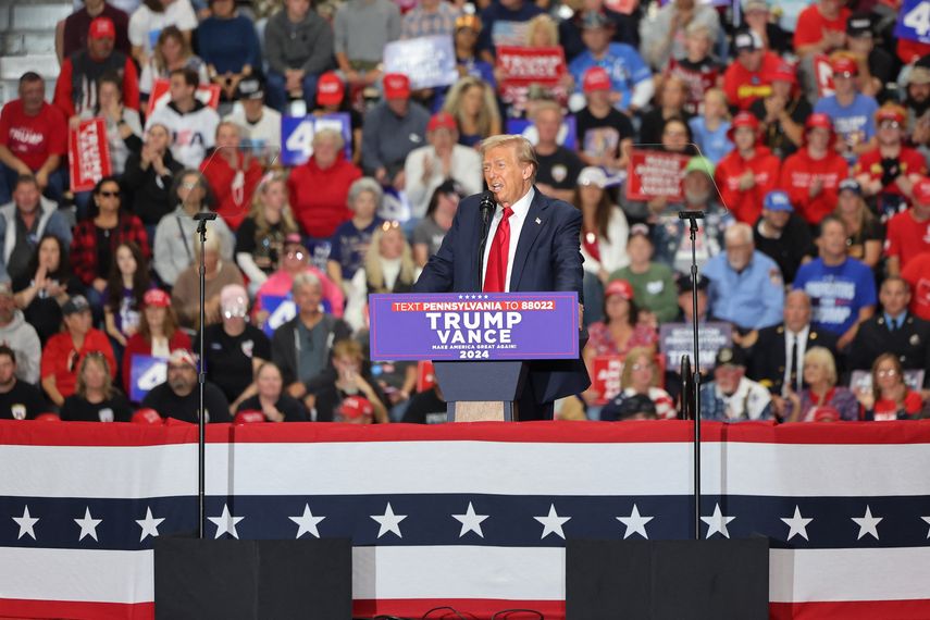 Trump arremete contra Harris en la ciudad natal de Biden