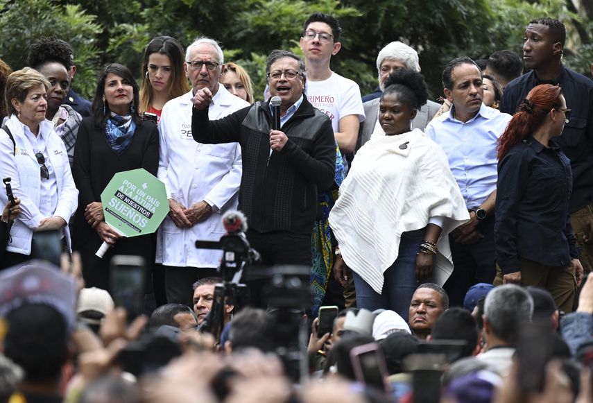 Gustavo Petro viaja a Cuba para firmar acuerdo con ELN