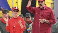 Estados Unidos (EEUU) presentó este jueves nuevos cargos de tortura contra el depuesto presidente venezolano Nicolás Maduro y su esposa, Cilia Flores, que se suman al caso judicial que ya enfrentaba la pareja detenida en Nueva York. Estados Unidos (EEUU) presentó este jueves nuevos cargos de tortura contra el depuesto presidente venezolano Nicolás Maduro y su esposa, Cilia Flores, que se suman al caso judicial que ya enfrentaba la pareja detenida en Nueva York.