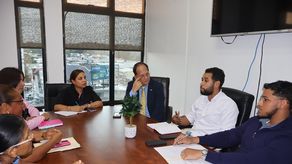Abordan temas de viviendas y dotación de servicios públicos en asentamientos informales