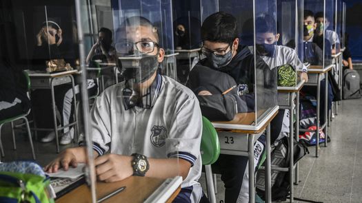 Casi 10 millones de estudiantes regresan a escuelas en Colombia