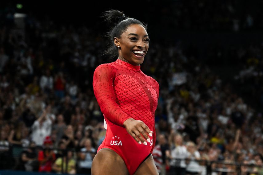 Simone Biles sigue ganando y espera en el trono por la reina de 100 metros y por Katie Ledecky