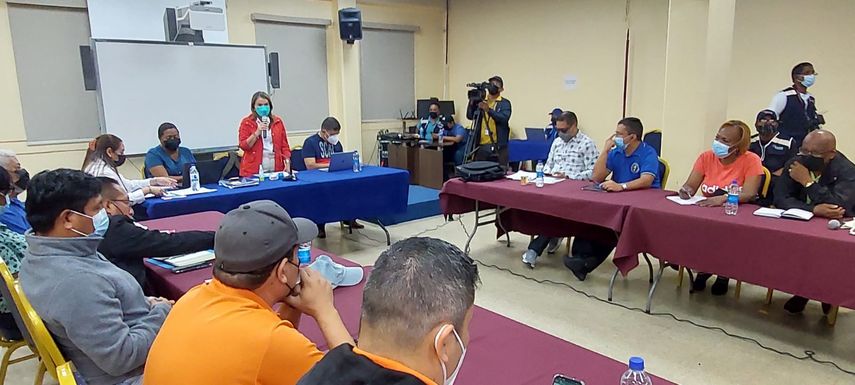 MEDUCA y gremios docentes analizan inicio de año escolar