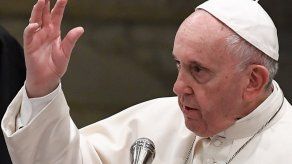 Papa operado con éxito y permanecerá internado varios días