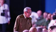 Cuba conmemoró este jueves el centenario del natalicio de Fidel Castro (1926-2016) con un espectáculo político-cultural en el teatro Karl Marx de La Habana, al que asistieron su hermano y expresidente Raúl Castro (2008-2018), y familiares del líder de la revolución cubana. Cuba conmemoró este jueves el centenario del natalicio de Fidel Castro (1926-2016) con un espectáculo político-cultural en el teatro Karl Marx de La Habana, al que asistieron su hermano y expresidente Raúl Castro (2008-2018), y familiares del líder de la revolución cubana.